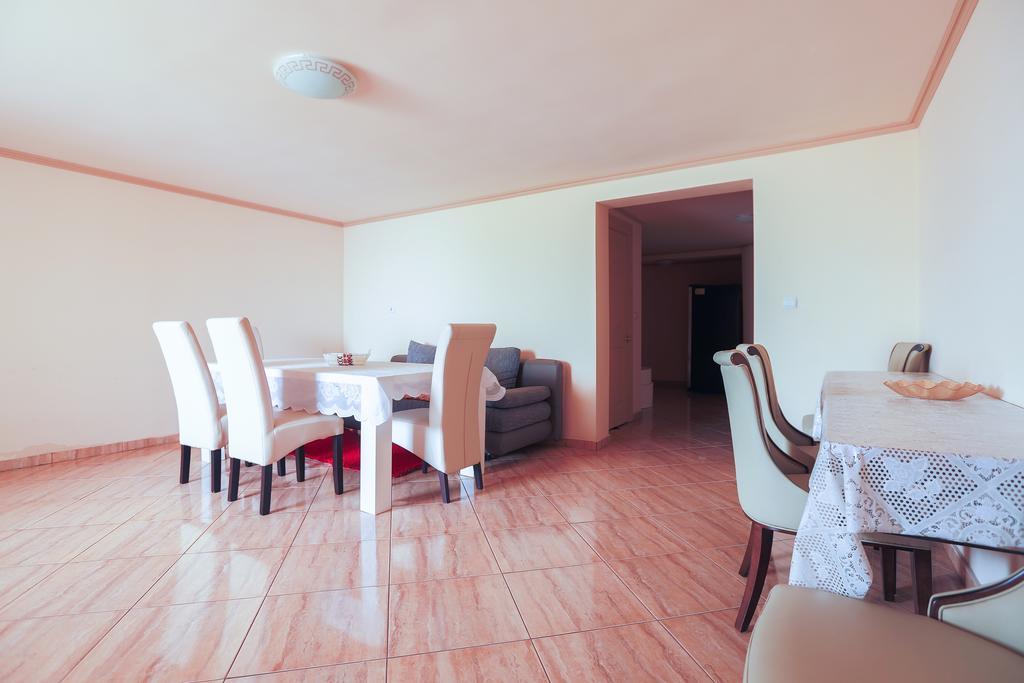 Casa Iulia Hotel Hateg Bagian luar foto