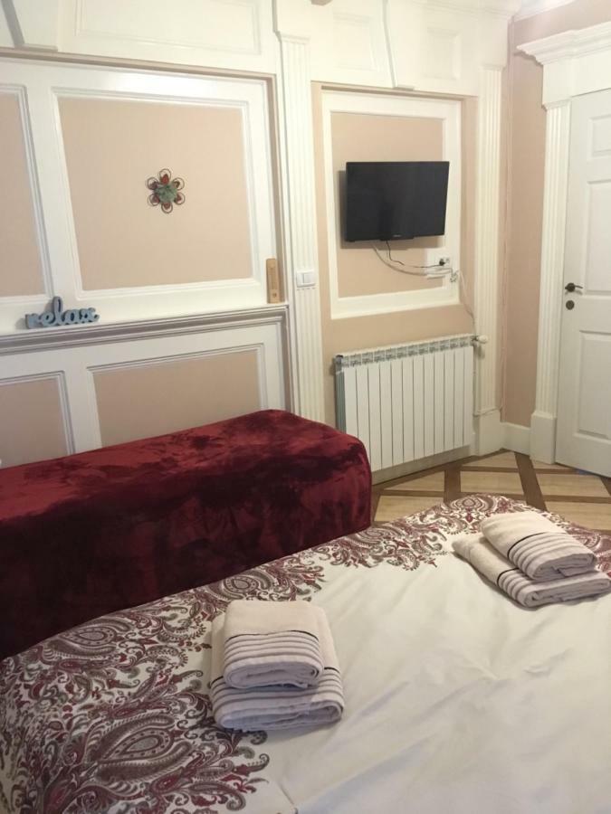 Casa Iulia Hotel Hateg Bagian luar foto